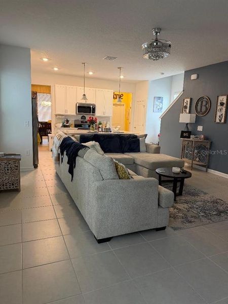 Furnished interior view inside a new home in Tohoqua, Kissimmee (Image 4).