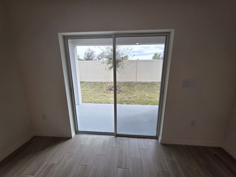 Spacious, unfurnished interior of a new home in Hammock Reserve, Haines City (Image 10).