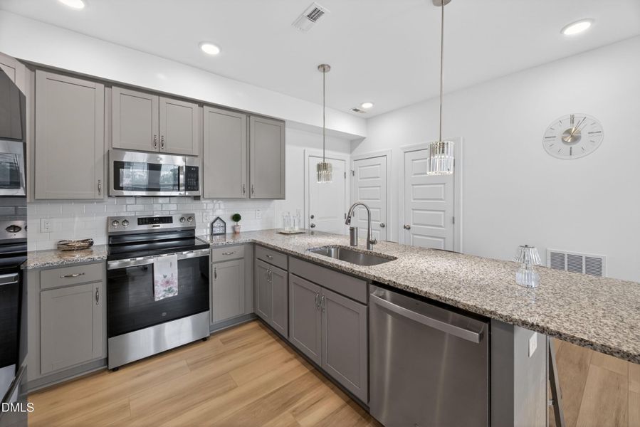 009-property-kitchen