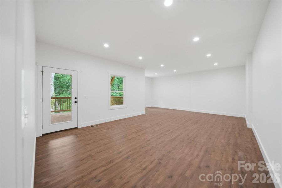 Spacious, unfurnished interior of a new home in , Lenoir (Image 35).