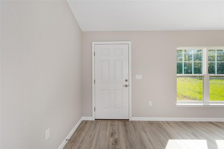 Spacious, unfurnished interior of a new home in , Citrus Springs (Image 21).