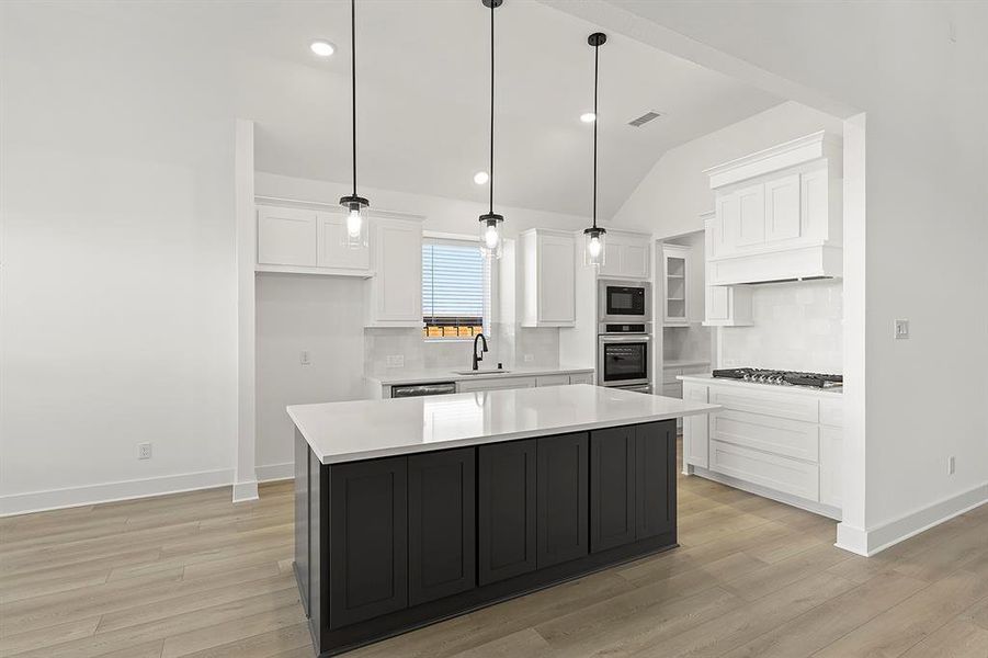 11. 1322 Comal - Kitchen (2) 11. 1322 Comal - Kitchen (2)