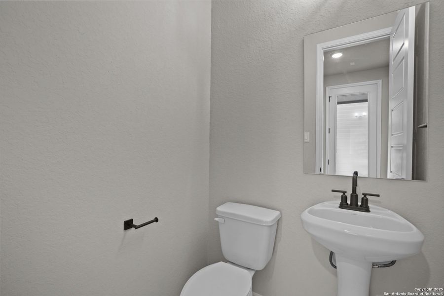 Image 21 of a home in Potranco Oaks.