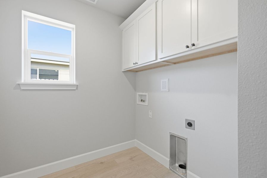Spacious, unfurnished interior of a new home in Feather Ridge, Redmond (Image 16). Spacious, unfurnished interior of a new home in Feather Ridge, Redmond (Image 16).