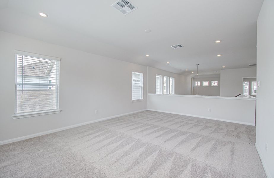 Spacious, unfurnished interior of a new home in Aldine Pines, Houston (Image 44).