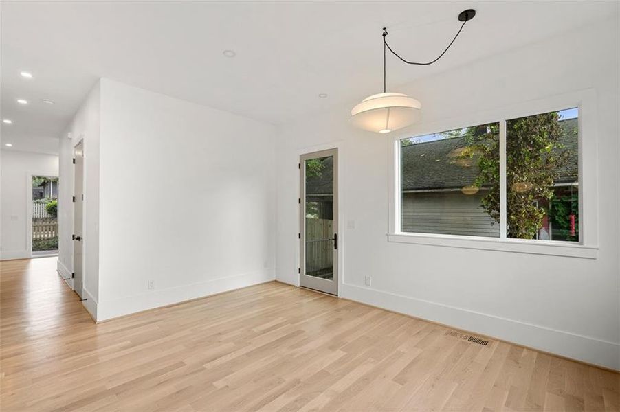 Spacious, unfurnished interior of a new home in , Atlanta (Image 35).