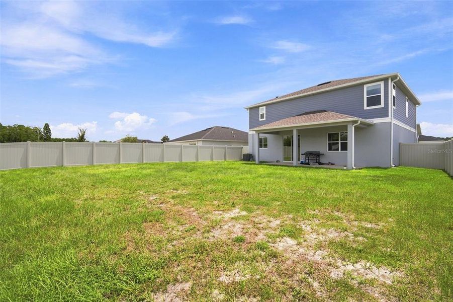 Exterior details and patio area of a home in , Land O' Lakes (Image 4).
