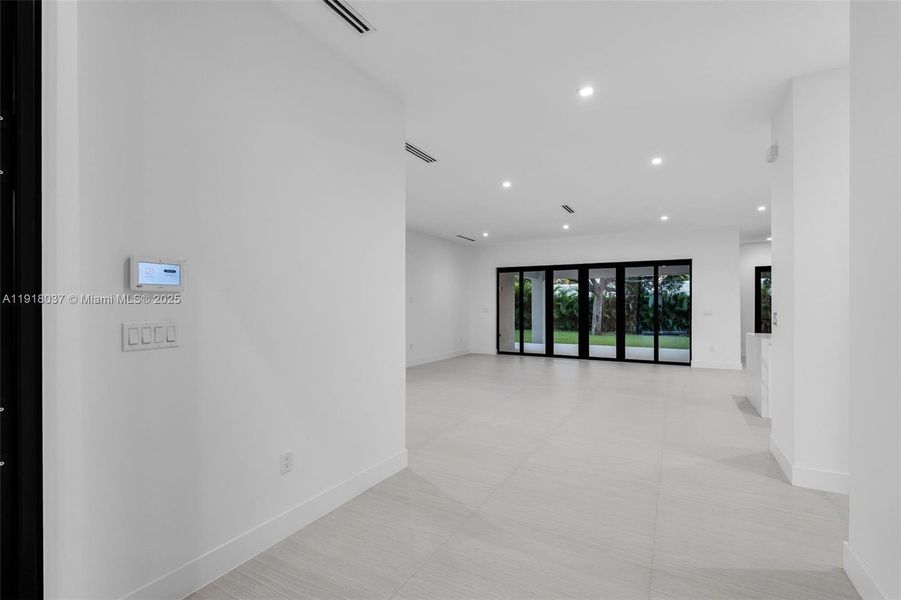 Spacious, unfurnished interior of a new home in , Cutler Bay (Image 25).