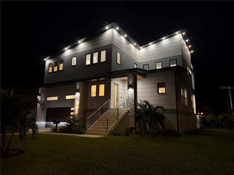 Front exterior of a new home in , St. Petersburg, FL, highlighting curb appeal (Image 23).