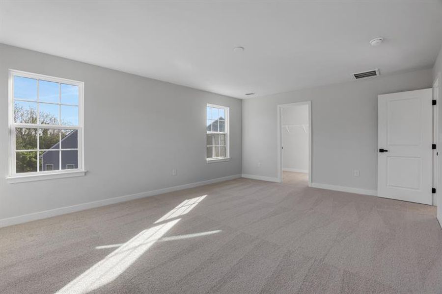 Spacious, unfurnished interior of a new home in Edinburgh, Locust Grove (Image 19).