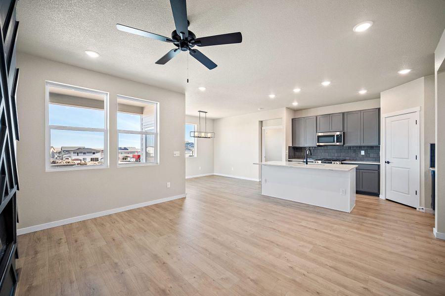 Spacious, unfurnished interior of a new home in Trails at Aspen Ridge-3, Colorado Springs (Image 21).