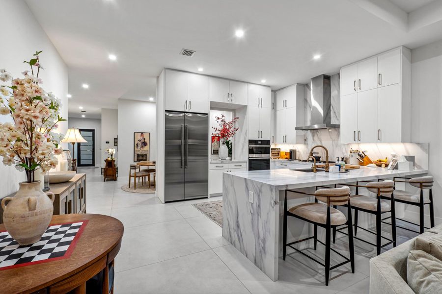 Open kitchen to the family room.