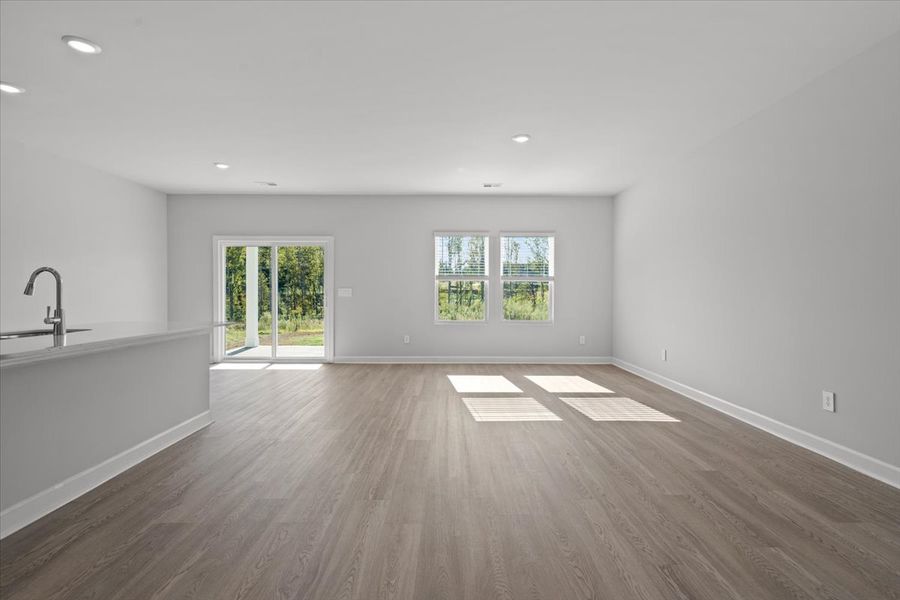 Spacious, unfurnished interior of a new home in Holland Park, Spartanburg (Image 18).