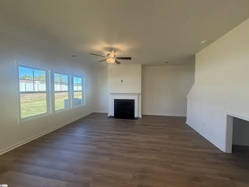 Spacious, unfurnished interior of a new home in Halton Oaks, Spartanburg (Image 11).