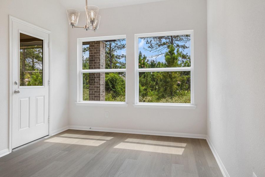 Spacious, unfurnished interior of a new home in Deer Pines, Conroe (Image 33).