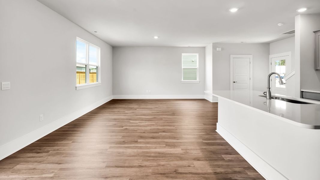Spacious, unfurnished interior of a new home in Bella Point, Bolivia (Image 20).