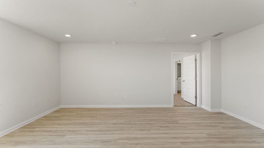 Spacious, unfurnished interior of a new home in Hodges Bayou Plantation, Panama City (Image 24).