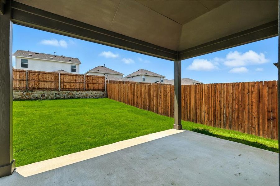Exterior details and patio area of a home in Simpson Crossing, McKinney (Image 21).