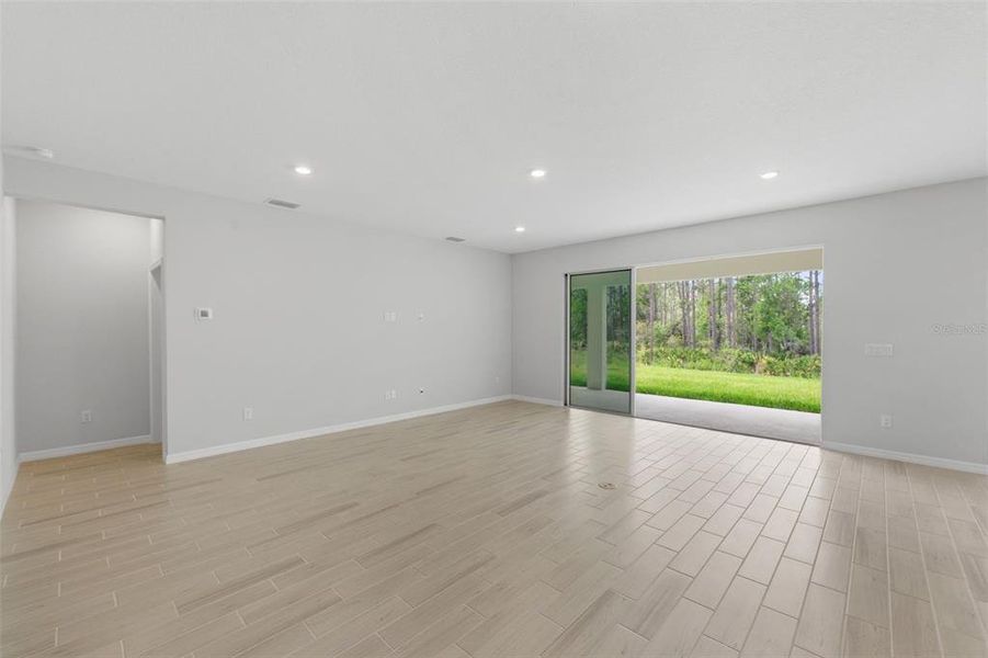 Spacious, unfurnished interior of a new home in Hammock at Two Rivers, Zephyrhills (Image 54).