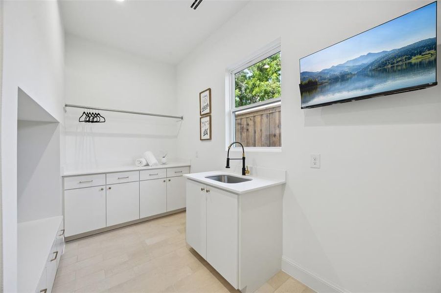 Furnished interior view inside a new home in , Dallas (Image 17).