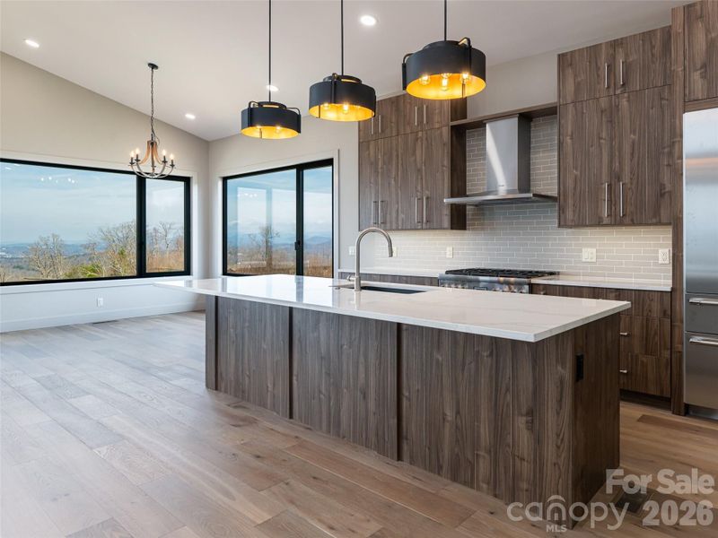 Kitchen / Kitchen Island / Dining Room