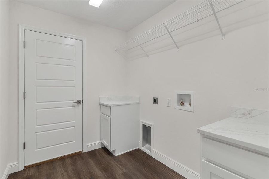 Spacious, unfurnished interior of a new home in , Leesburg (Image 16).