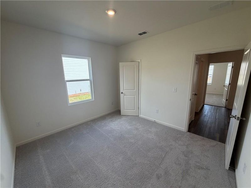 Spacious, unfurnished interior of a new home in Mt. Tabor Ridge, Dallas (Image 18).