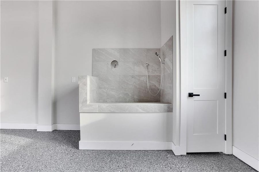 Image 86 of a home in .