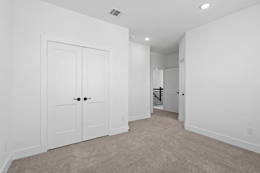Spacious, unfurnished interior of a new home in Fulshear Lakes, Fulshear (Image 69). Spacious, unfurnished interior of a new home in Fulshear Lakes, Fulshear (Image 69).