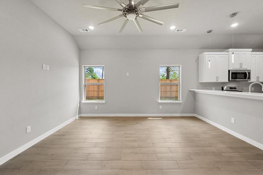 Spacious, unfurnished interior of a new home in , Kerens (Image 26).
