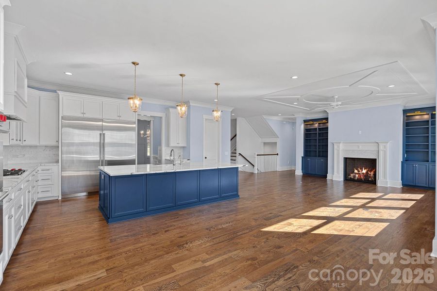 Light and bright, open floor plan Light and bright, open floor plan