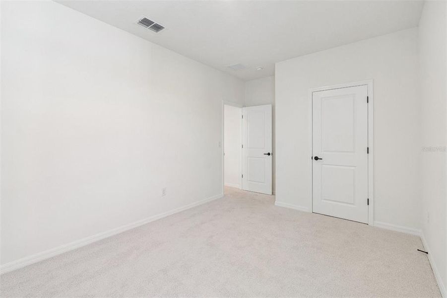 Spacious, unfurnished interior of a new home in Eastlyn, Bradenton (Image 6).