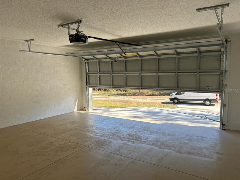 Spacious, unfurnished interior of a new home in , Citrus Springs (Image 31).