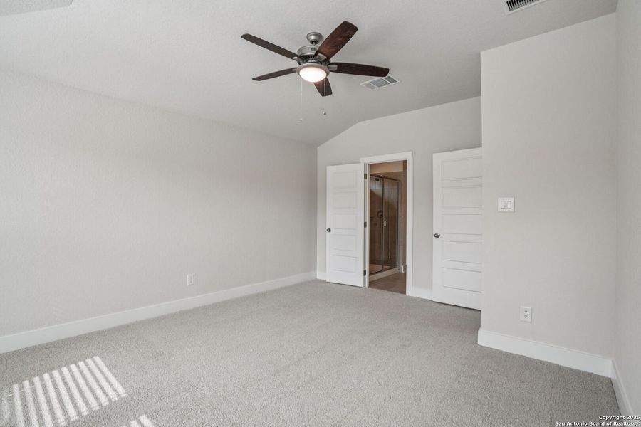 Spacious, unfurnished interior of a new home in Comanche Ridge, San Antonio (Image 34). Spacious, unfurnished interior of a new home in Comanche Ridge, San Antonio (Image 34).