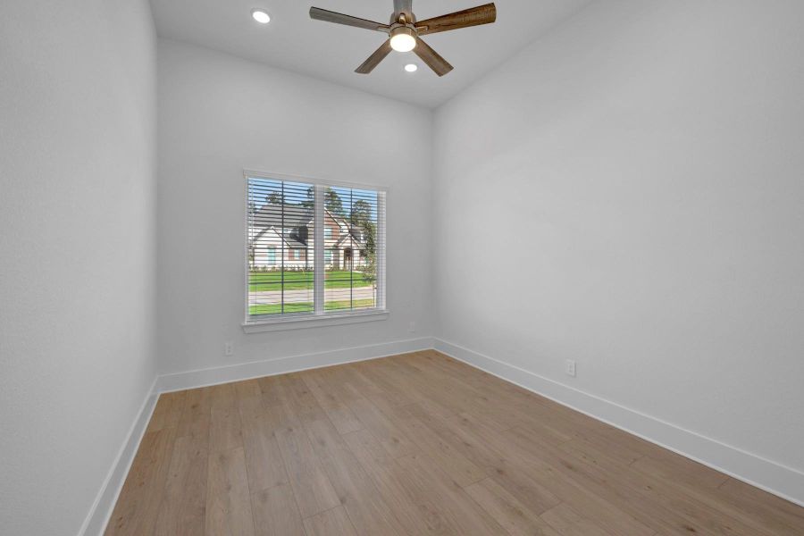Spacious, unfurnished interior of a new home in Lone Star Landing, Montgomery (Image 26).