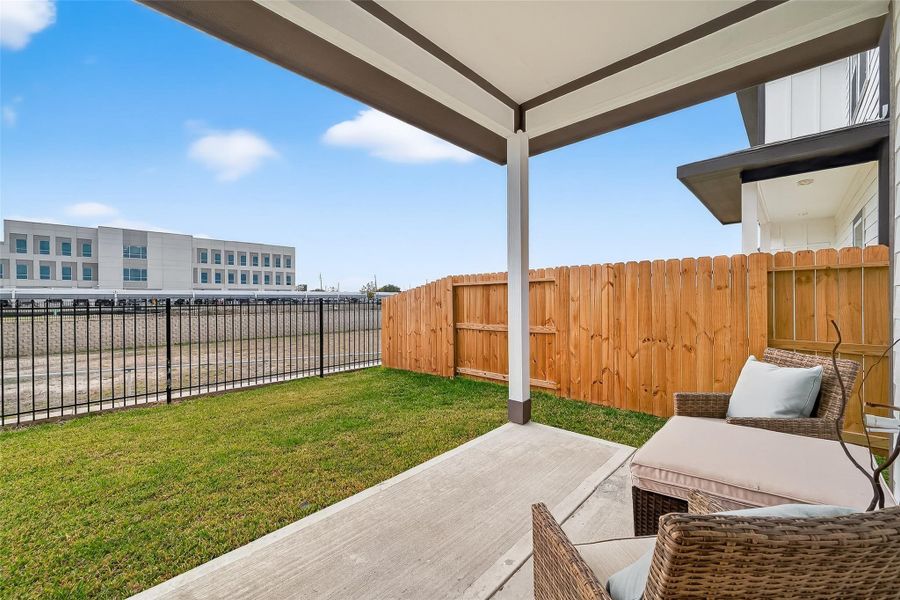 Exterior details and patio area of a home in Metro Village, Houston (Image 27).