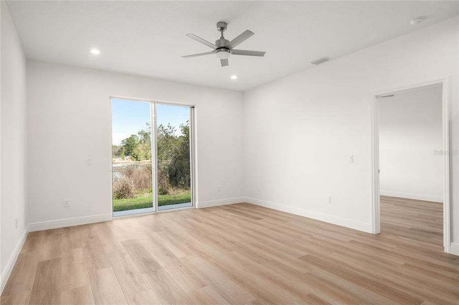 Spacious, unfurnished interior of a new home in , Osteen (Image 33).