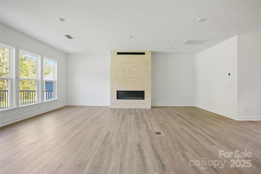 Spacious, unfurnished interior of a new home in Forest Creek, Waxhaw (Image 17).