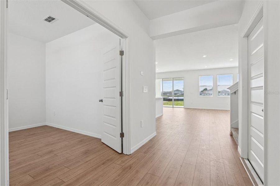 Spacious, unfurnished interior of a new home in , Lakeland (Image 30).