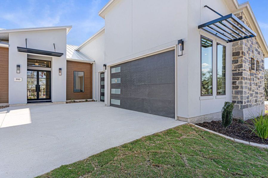 Exterior details and patio area of a home in Belle Oaks, Bulverde (Image 2).