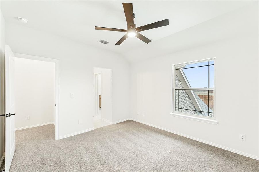 Spacious, unfurnished interior of a new home in Stone River Glen 60s, Royse City (Image 28).