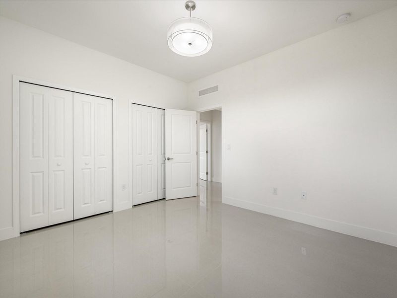 Spacious, unfurnished interior of a new home in , Miami (Image 33).