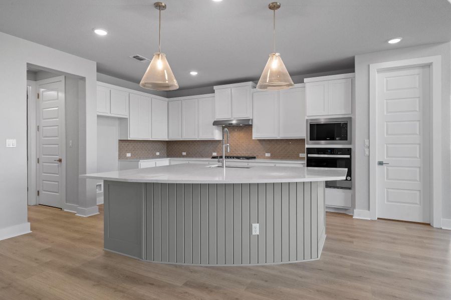 Gorgeous Open Concept Kitchen