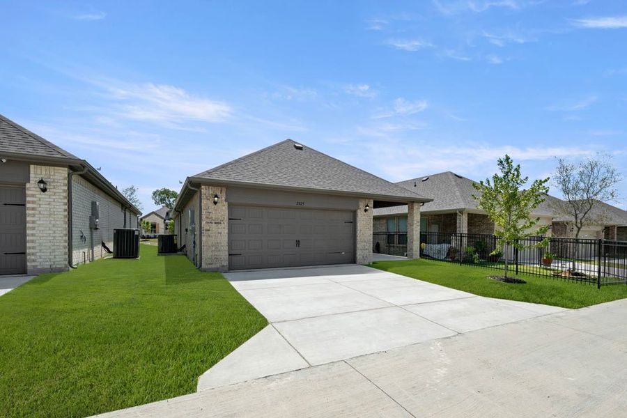 Front exterior of a new home in Redden Farms – Active Adult, Midlothian, TX, highlighting curb appeal (Image 18). Front exterior of a new home in Redden Farms – Active Adult, Midlothian, TX, highlighting curb appeal (Image 18).