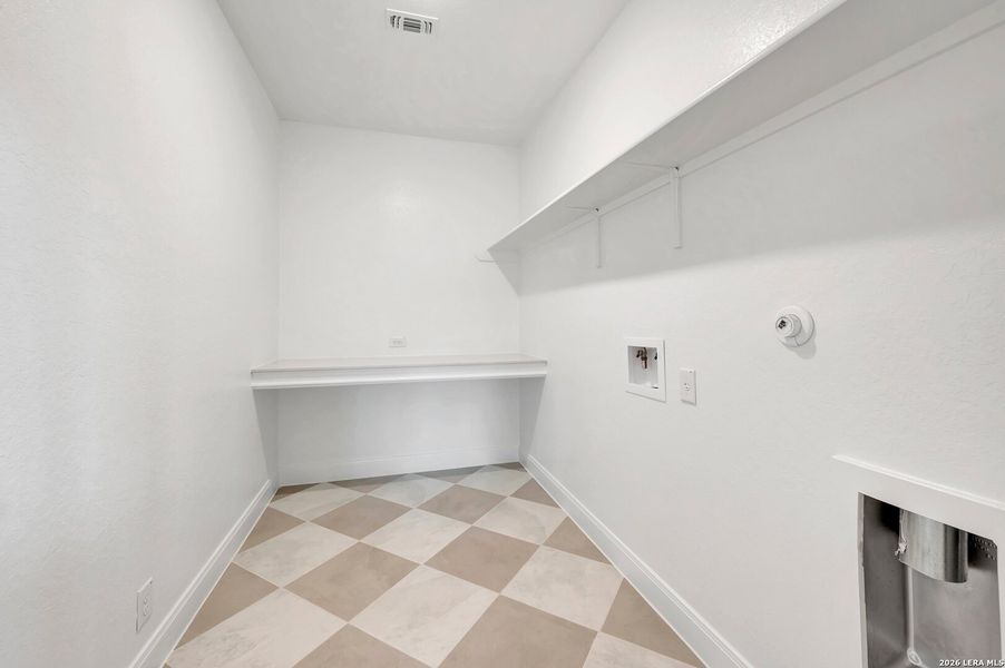 Spacious, unfurnished interior of a new home in Davis Ranch 60', San Antonio (Image 40). Spacious, unfurnished interior of a new home in Davis Ranch 60', San Antonio (Image 40).