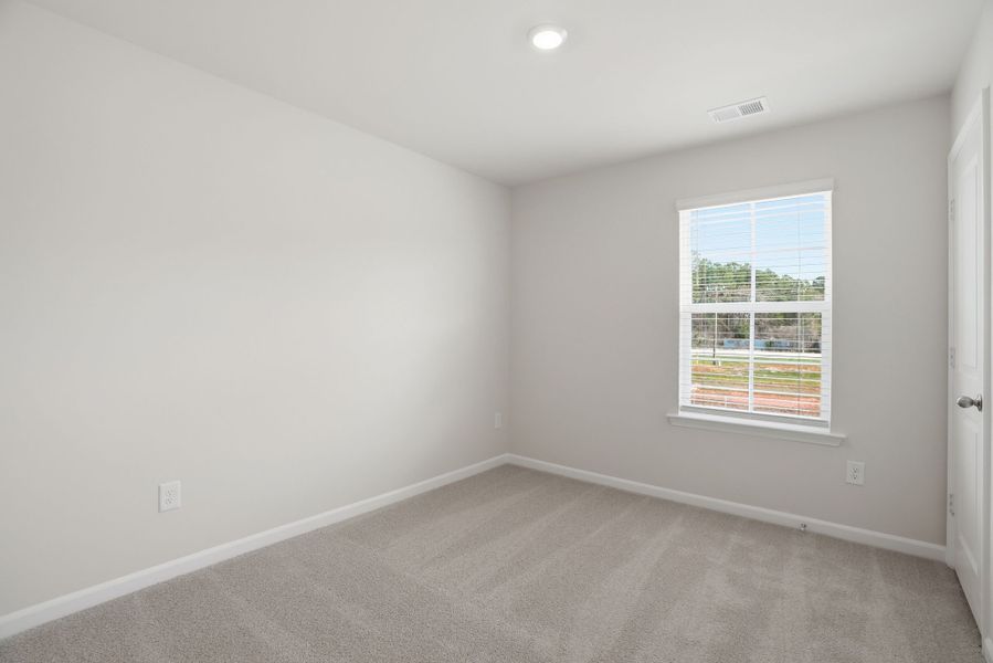 Spacious, unfurnished interior of a new home in Towns at Lake Greenwood, Greenwood (Image 15).