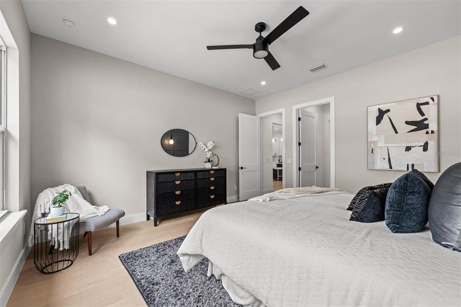 Furnished interior view inside a new home in , Orlando (Image 18).