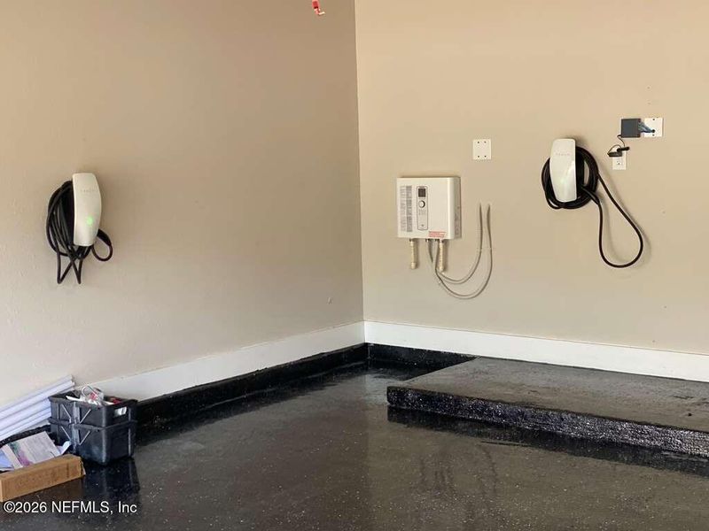 Spacious, unfurnished interior of a new home in , Middleburg (Image 19). Spacious, unfurnished interior of a new home in , Middleburg (Image 19).