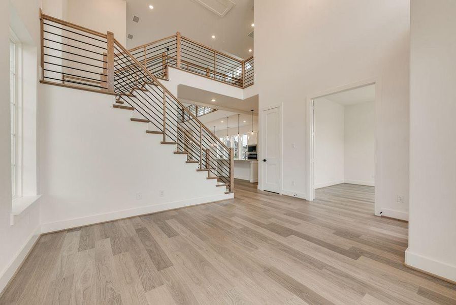 Spacious, unfurnished interior of a new home in Edgewater, Fate (Image 16).