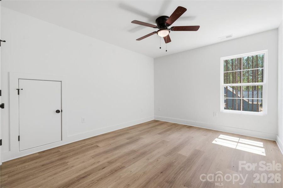 Spacious, unfurnished interior of a new home in , York (Image 33).